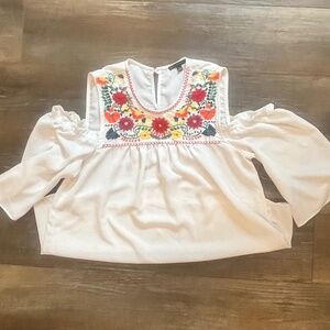CUTE BLOUSE WITH COLD SHOULDER CUTE OUTS💥💥